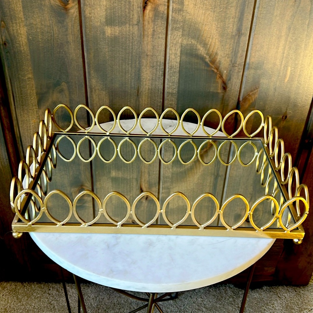 Set of two glass gold mirror trays